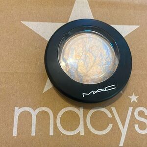 M.A.C Mineralize Skinfinish 100% NEW